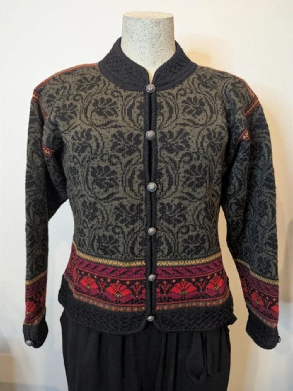 Vintage Dale of Norway black & green Wool cardigan sweater Women's Size Med